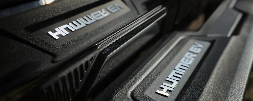 ROCK SLIDERS AND SKID PLATES: BUILT FOR PROTECTION AND STYLE ROCK SLIDERS AND SKID PLATES: BUILT FOR PROTECTION AND STYLE