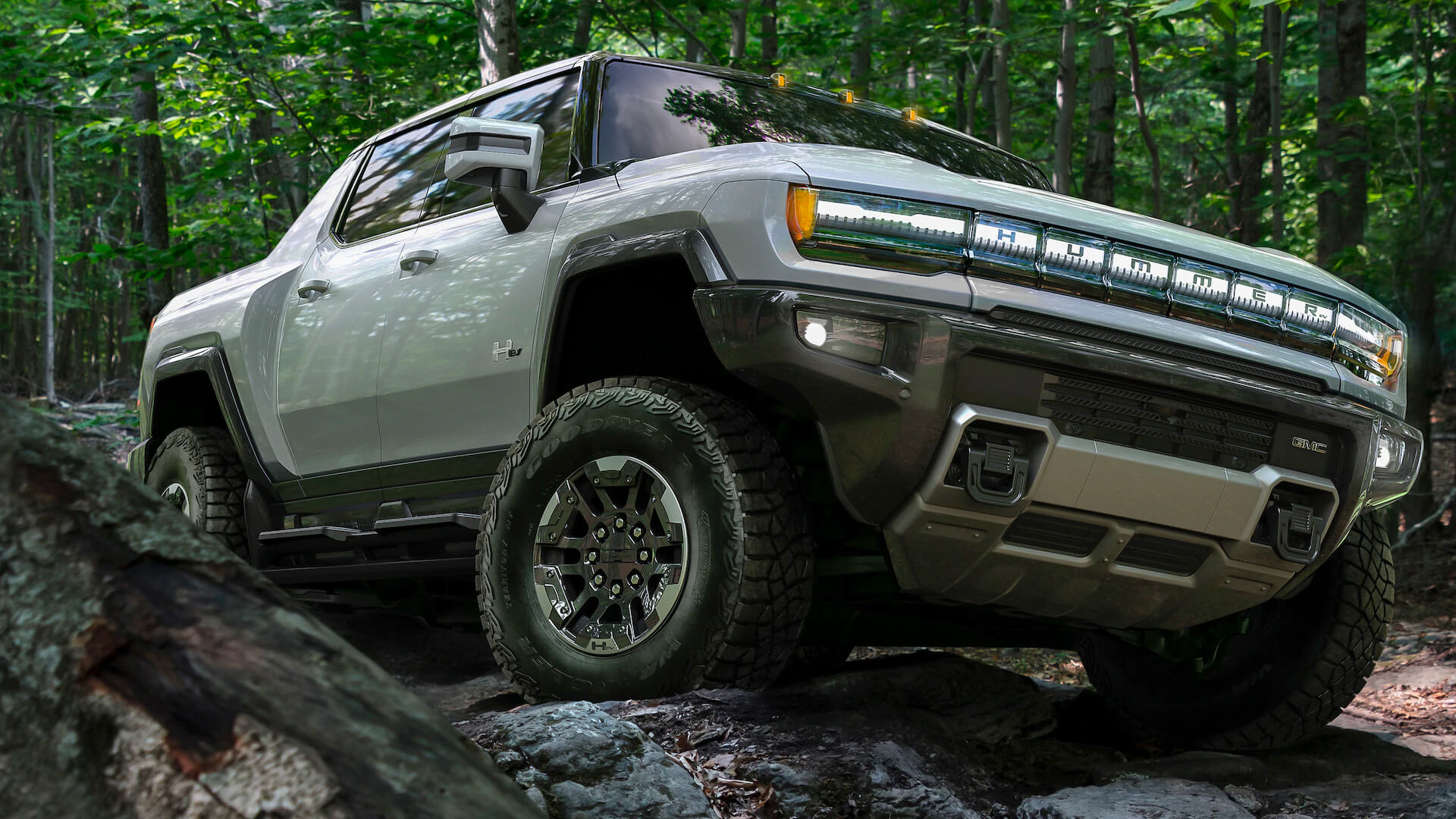 EXTREME OFF-ROAD CAPABILITY: CONQUER ANY TERRAIN EXTREME OFF-ROAD CAPABILITY: CONQUER ANY TERRAIN